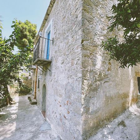 Capo dʼOrlando La Casa Del Nespolo Bed & Breakfast エクステリア 写真