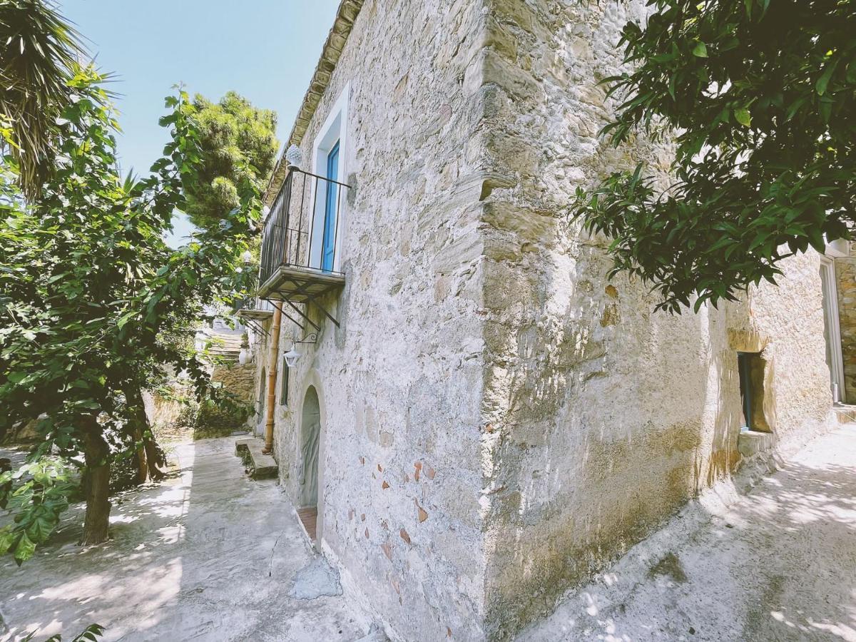 Capo dʼOrlando La Casa Del Nespolo Bed & Breakfast エクステリア 写真